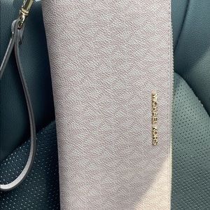 Michael Kors wallet never used